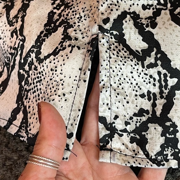 ACOA Lace Trim Black White Tank Top Snake Skin Print Adjustable Straps Medium - Picture 4 of 8